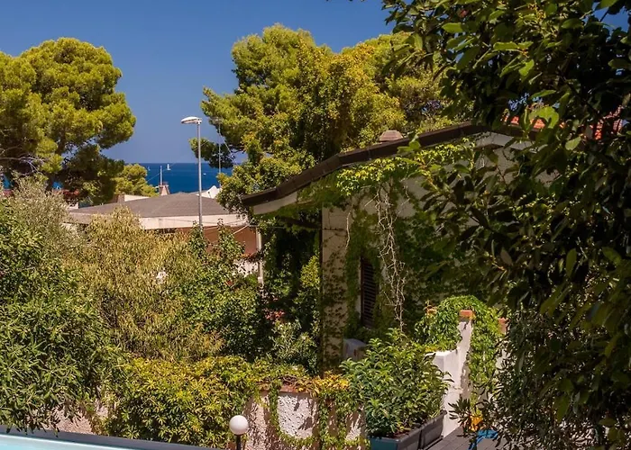 Luminhouse Addaura Pool Villa *